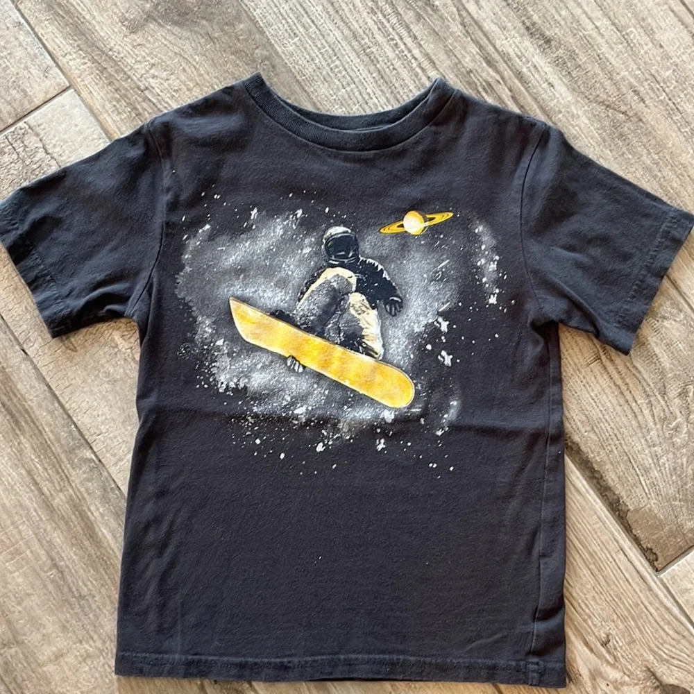 Bundle of 5 graphic T-shirts, sz 5/6